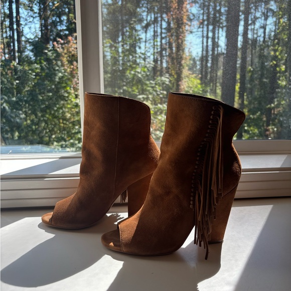 Brown Fringe and Suede Shoes with Peep Toe Size 8 - Picture 7 of 9